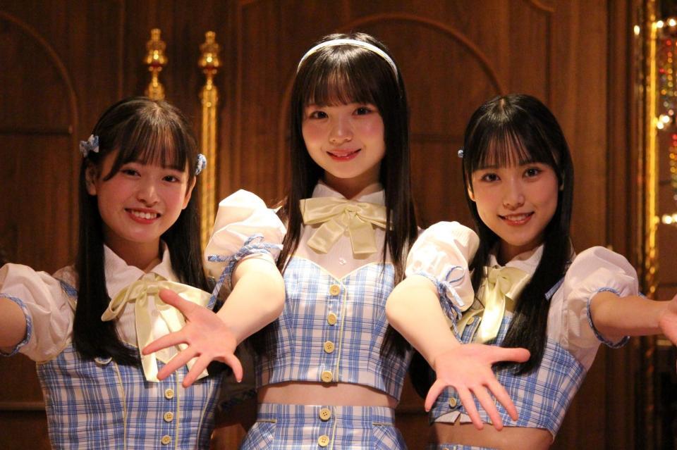 ＡＫＢ４８ ２０期研究生３人が劇場でお披露目、「希望的リフレイン」を披露